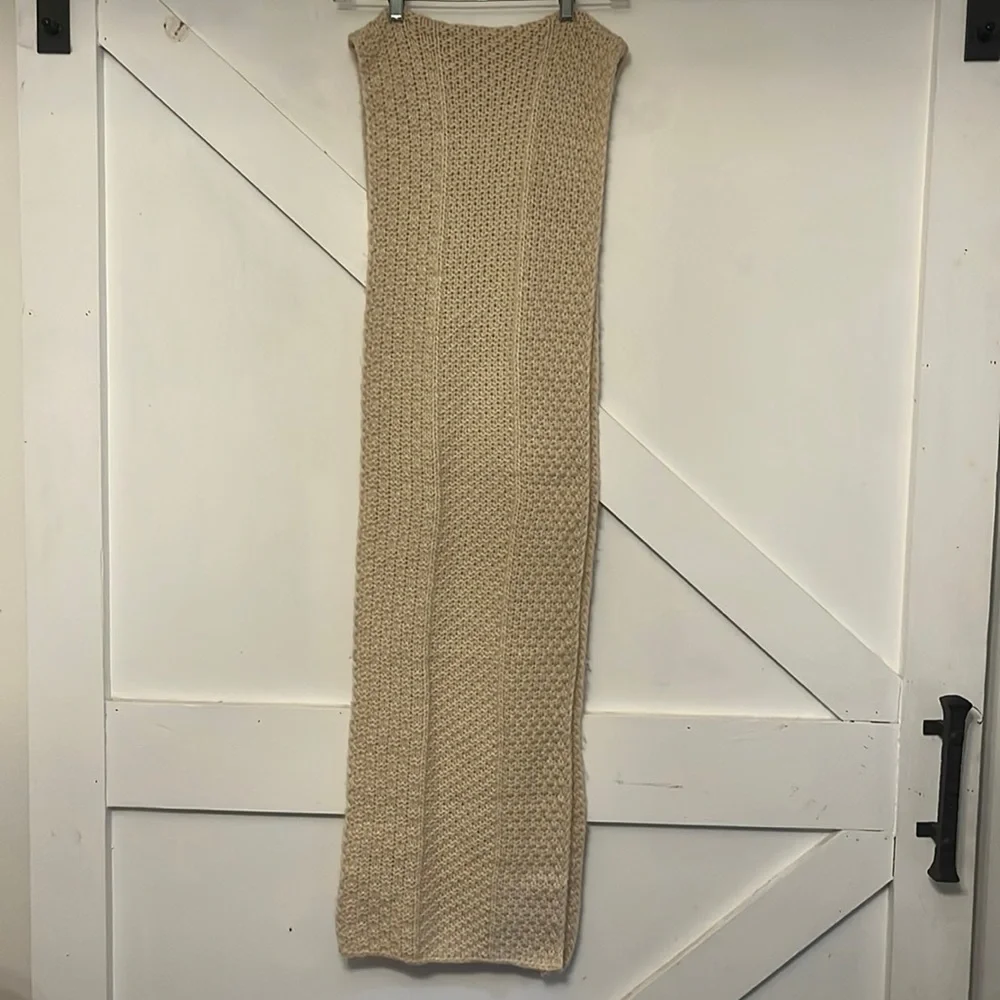 H&M Scarf - Picture 1 of 4